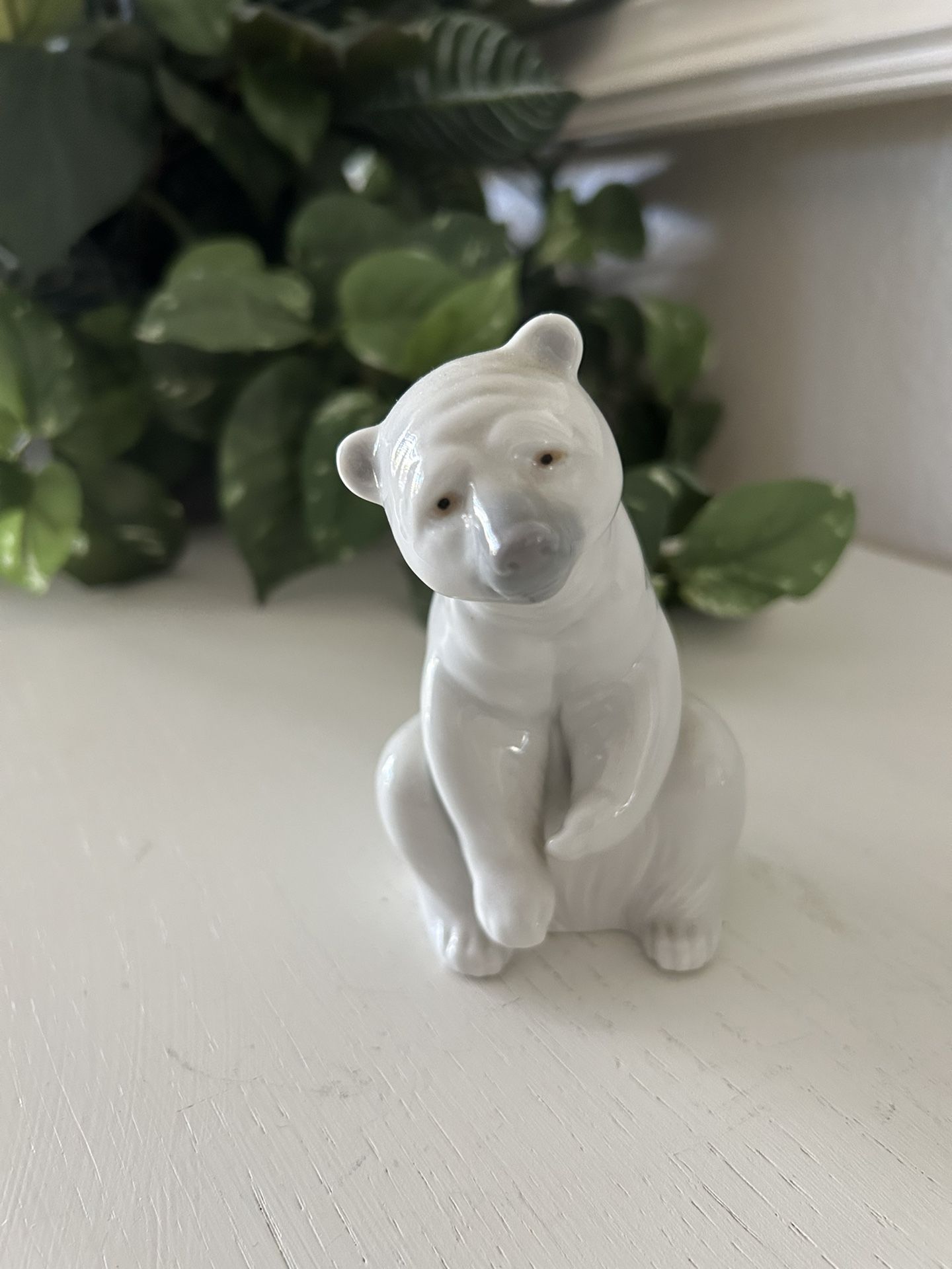  Lladró porcelain figurine, a resting POLAR BEAR 