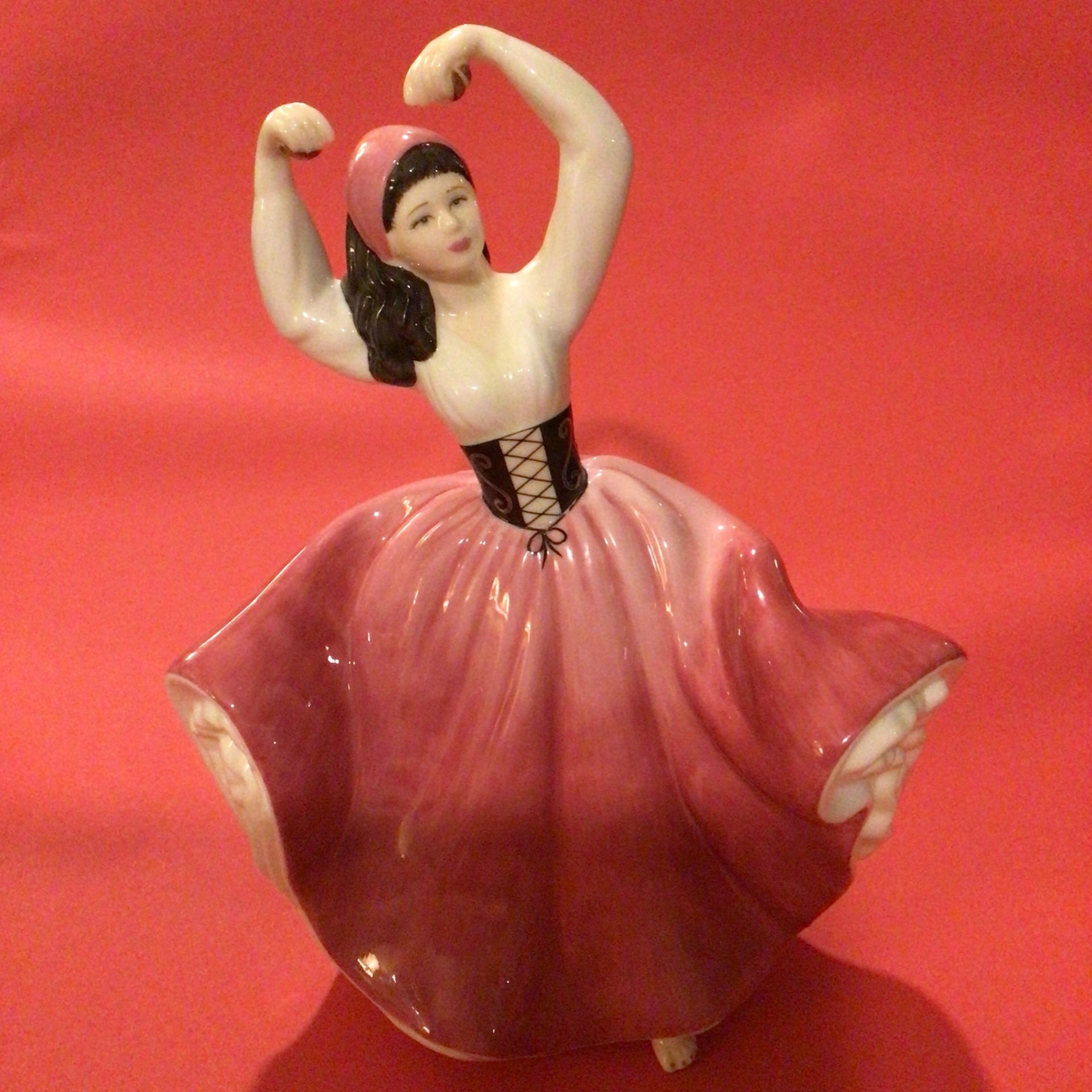 Olivia (Petite)HN4836 – Royal Doulton