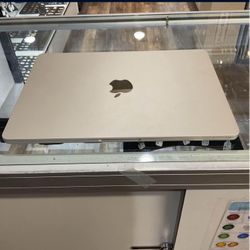 Apple mac book air  256gn hdd  13.6”  8gb 