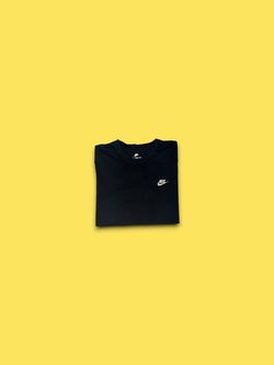 The nike tee embroidered club logo essential t-shirt black mens XL