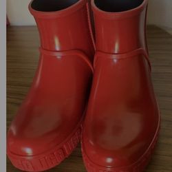 $120 New UGG Red Boot Size 6