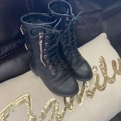 Sz 11 Girls Boots 