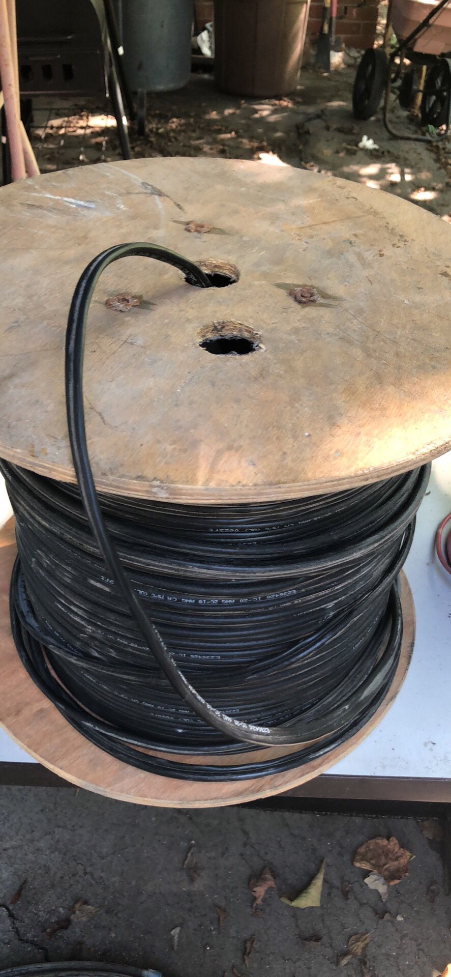 Misc Copper Stranded Wiring !!! 200 for all ,, black wire on ground is 125 ft