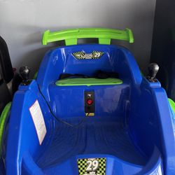 Fun little electric race car bumper car for ages 2-6.  When you turn the vehicle on little green and red LED lights flash. Cart has been well kept run