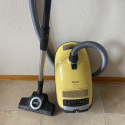 Miele C3 Canister Vacuum Cleaner 