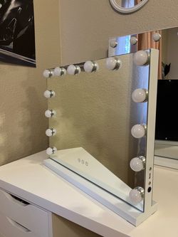 Hollywood Vanity Mirror with LED Bulbs