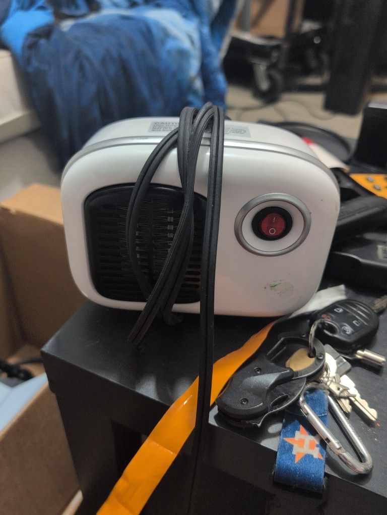 Soleil Electric Personal Ceramic Mini Heater.