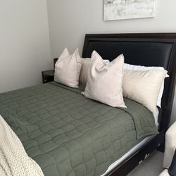 Queen Bedroom Suit (Mattress & Decor NOT included) 