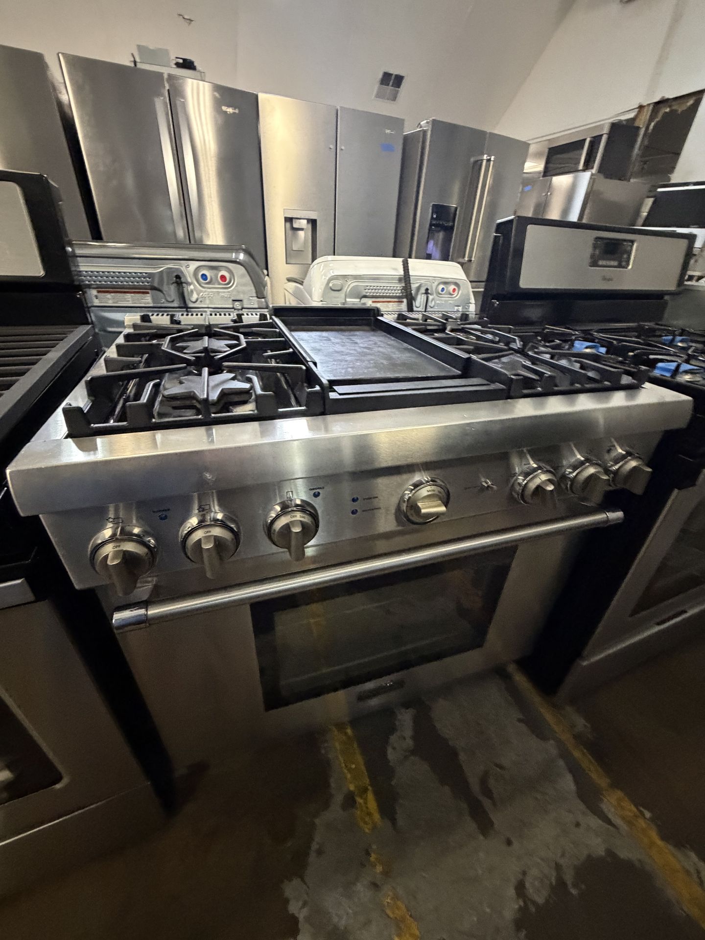 36” THERMADOR GAS RANGE STAINLESS STEEL