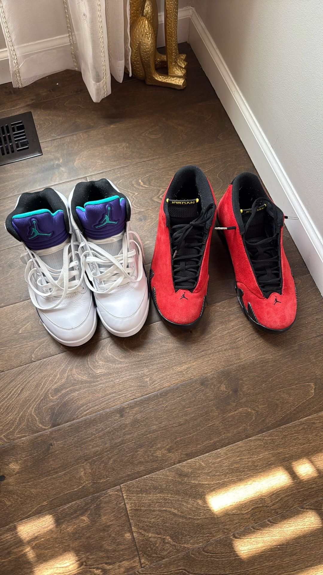 Jordan’s 10.5 $ 11 Ferrai