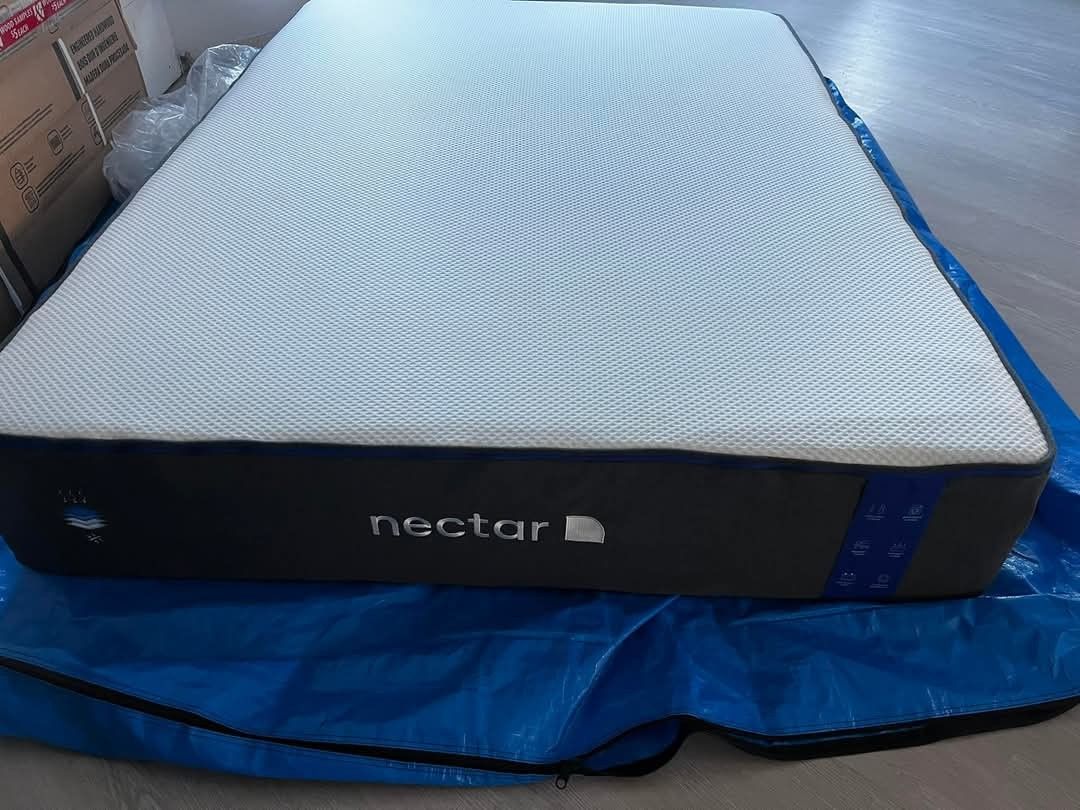 The Nectar Mattress, Queen, Like New, Perfect Condition