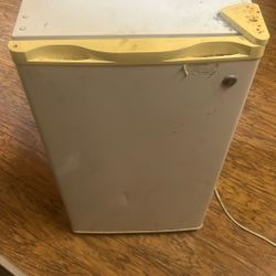 Mini Fridge 
