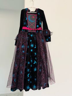 $8 - witch costume: size: 10/12 year