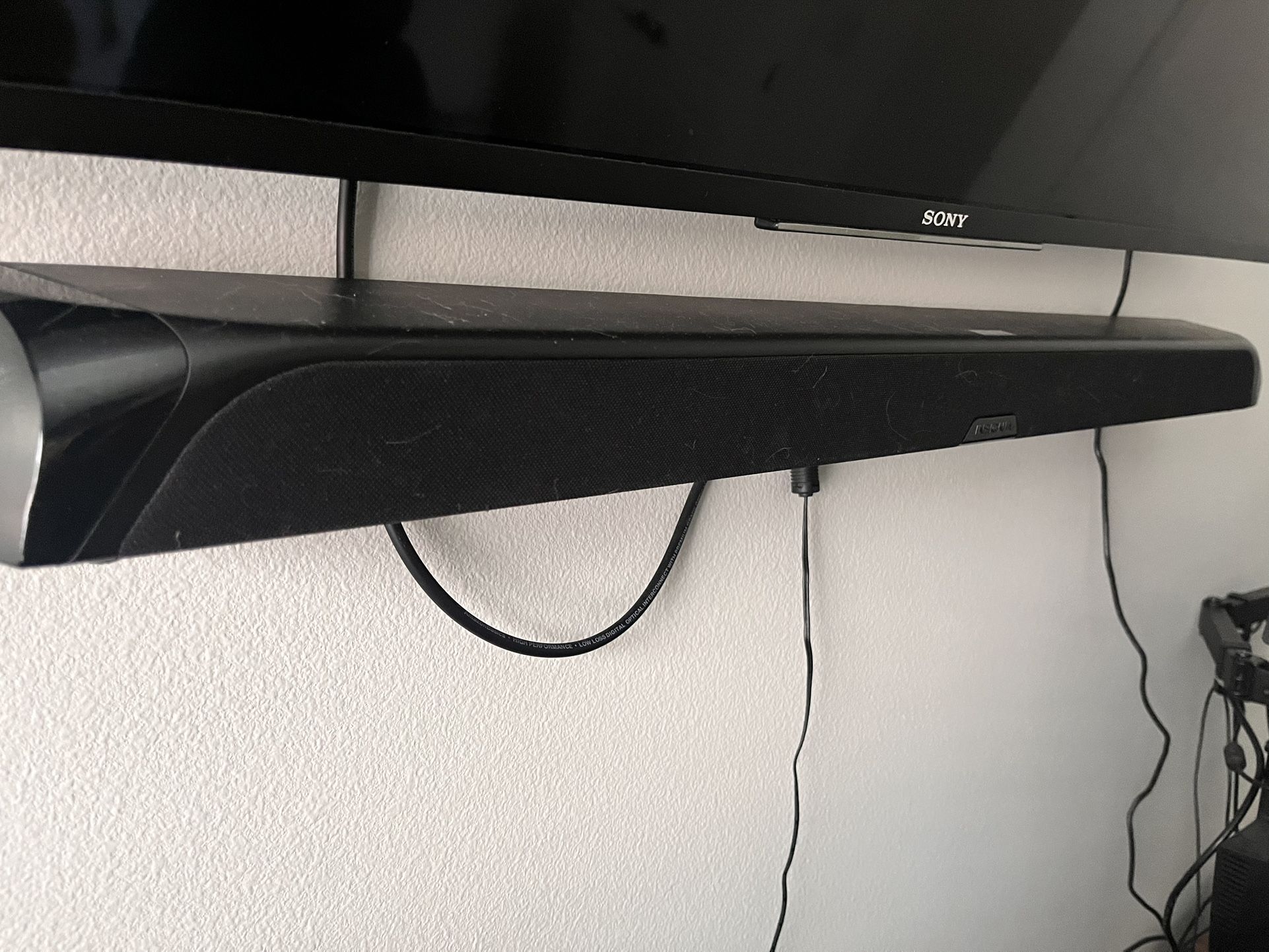 Insignia Sound Bar With Subwoofer
