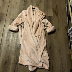 pink robe with fuzzy collar and sleeve cuffs
