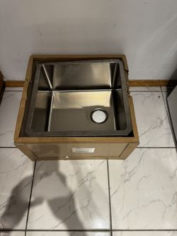 Stainless Steel Kitchen Sink. only what you see in the photo. New Open Box 
