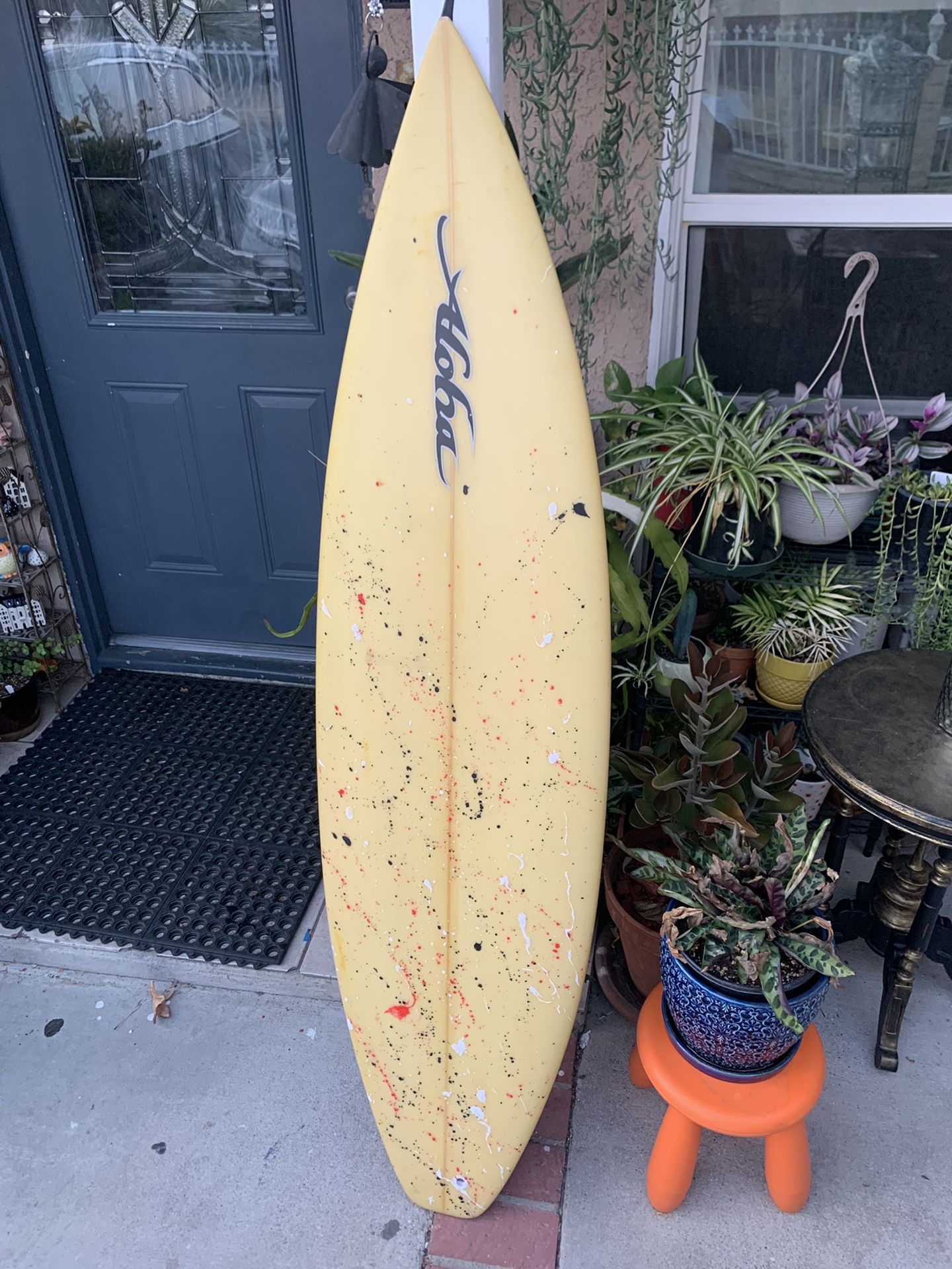 Custom made surfboard 69”L x18”Wx1.5”D (Northridge)