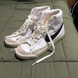 Women’s Size 7.5 Nike Shoe