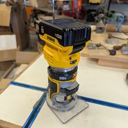 DeWalt MAX XR Brushless Compact Router W/ 5Ah 20V Battery