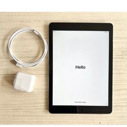 Apple iPad Air 16GB, Wi-Fi, 9.7in - Space Gray - A1474 - IOS 12.5