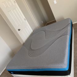 QUEEN MATTRESS FIRM MEMORY FOAM AND FREE BOX SPRING 