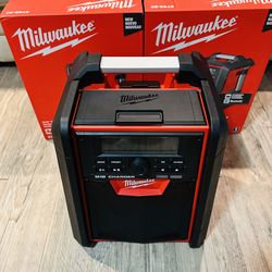 Milwaukee Jobsite Radio/Charger