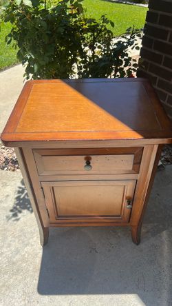 Nightstand / Side Table