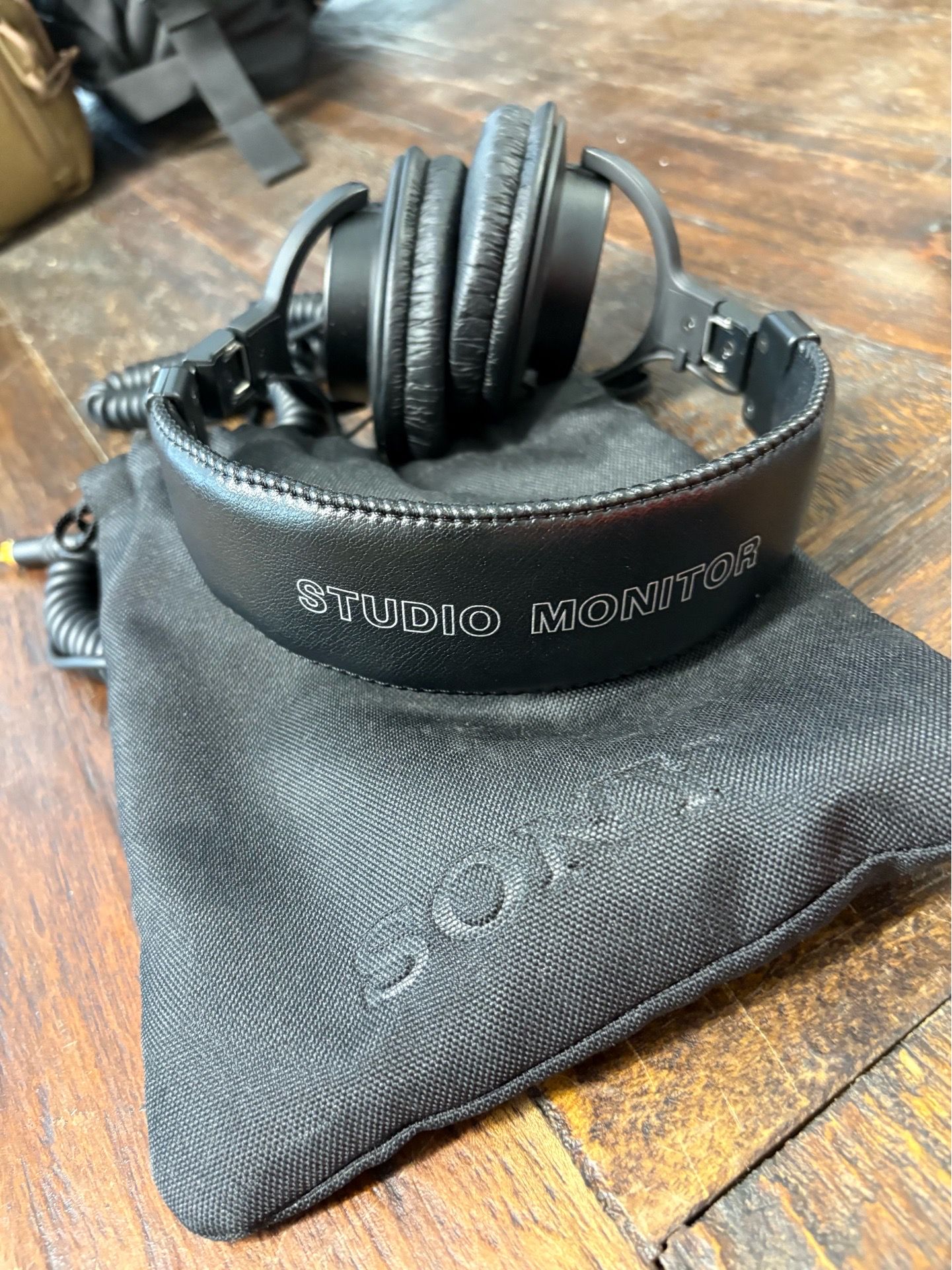 Sony MDR-7506 Studio Monitor Headphones - Excellent Condition w/ Pouch