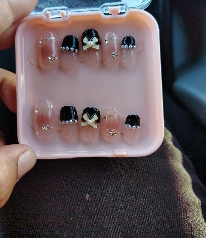 Press On Nails Ready To Glue....Uñas Ya Listos Solo Poner Pegamento
