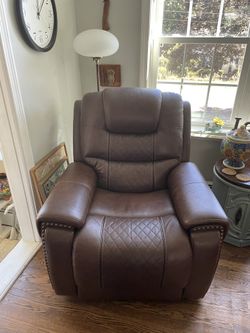 2 Leather Recliner Chairs, Excellent Condition