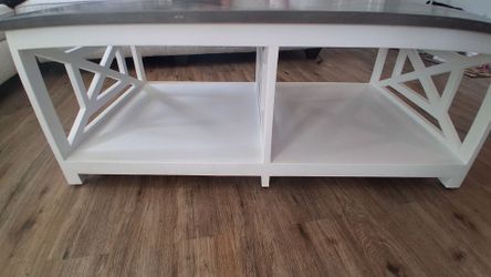 RoomsToGo Cocktail Table