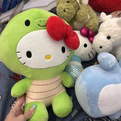 Hello kitty plush bundle