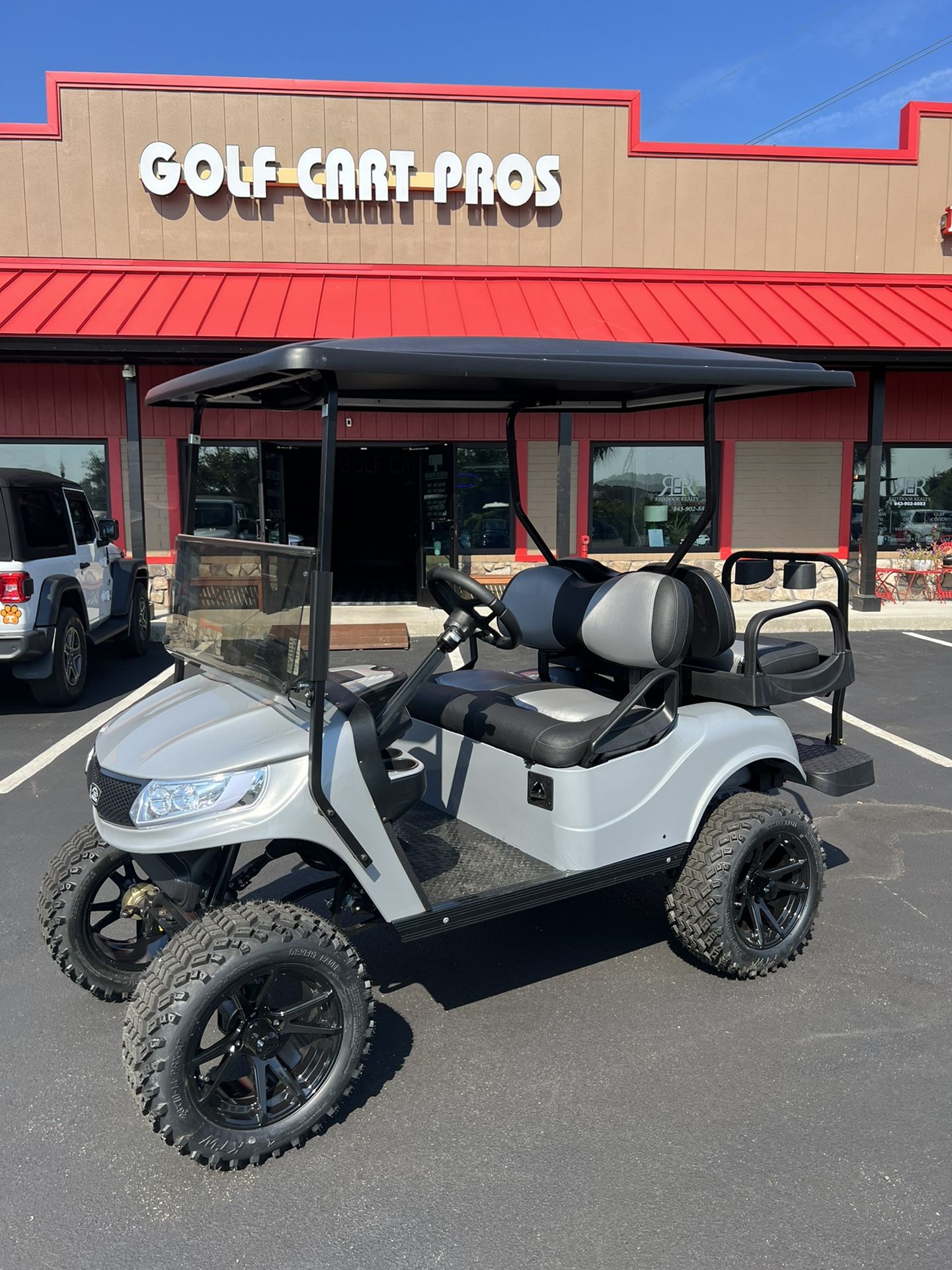 BRAND NEW 2022 PHOENIX 48V GOLF CART