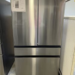 Samsung - BESPOKE 29 Cu. Ft. - 4 Door French Door Smart Refrigerator With Beverage Center