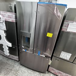 GE FRENCH DOOR REFRIGERATOR W ICE & WATER