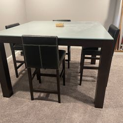 Dining Room Table, 4 chairs $50 OBO