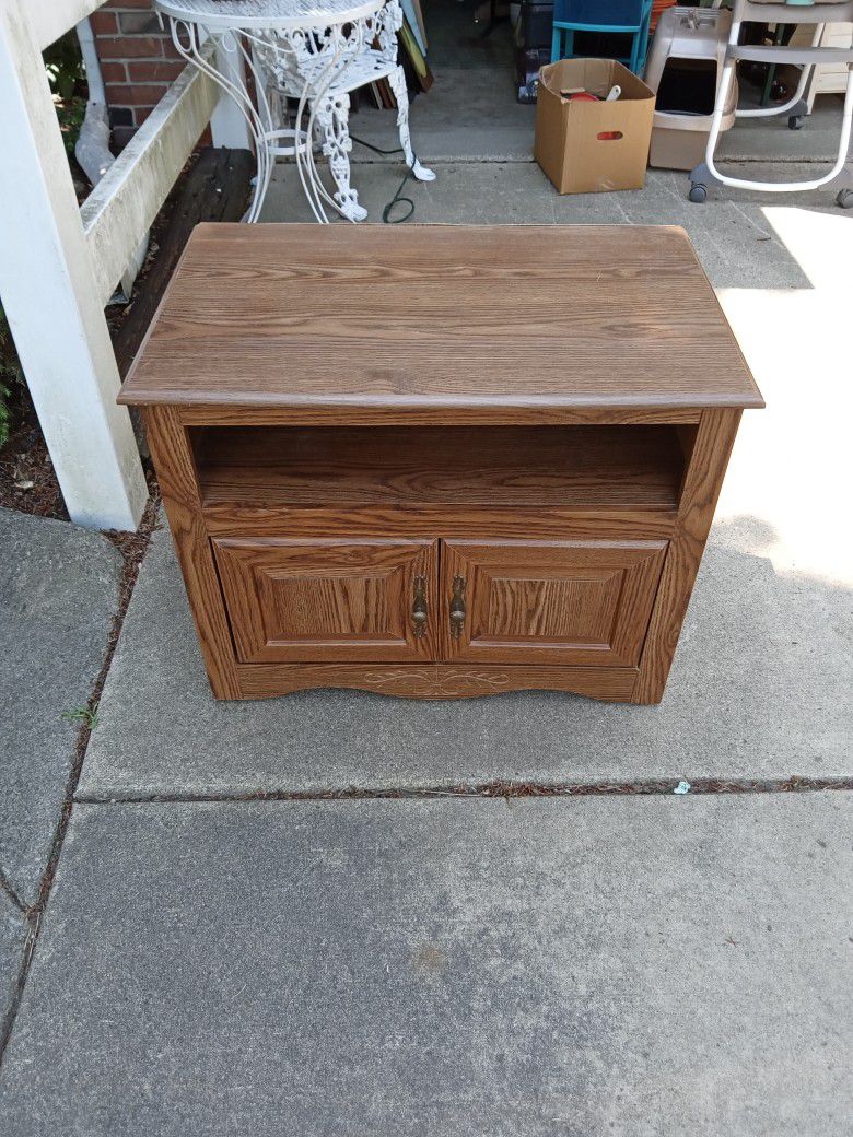 Tv Stand/ Entertainment Center/31c20c24.5. Inches 