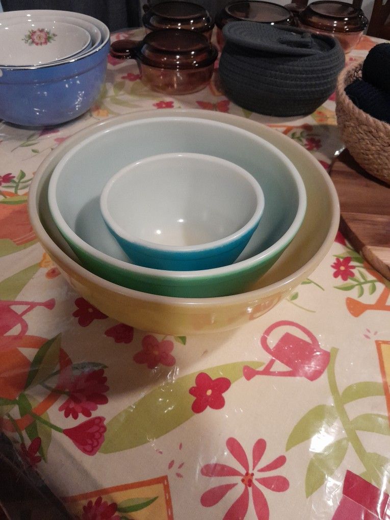 Pyrex Mixing Bowls