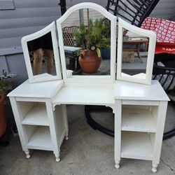 Girl's Vanity