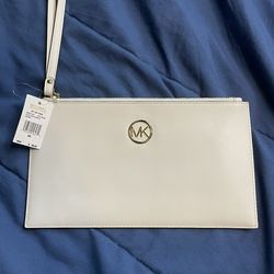 New Micheal Kors Clutch style purse
