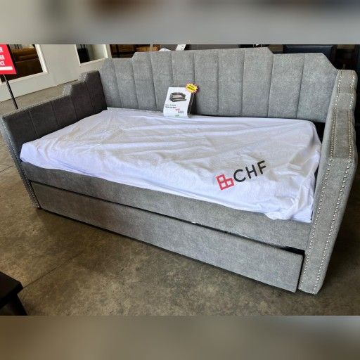 Twin Daybed With Trundle // Limited Time Offer