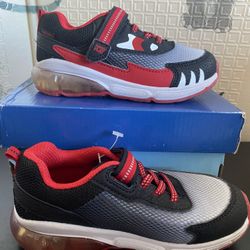 Stride Rite Made 2 Play Kids Sneakers Light Up Black Red White Gray Size 10M