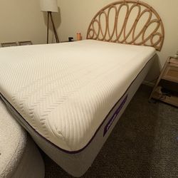 Queen mattress- Purple Premier (like New) 