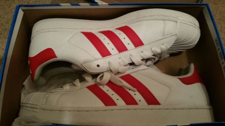 She'll toes Adidas sz 9.0
