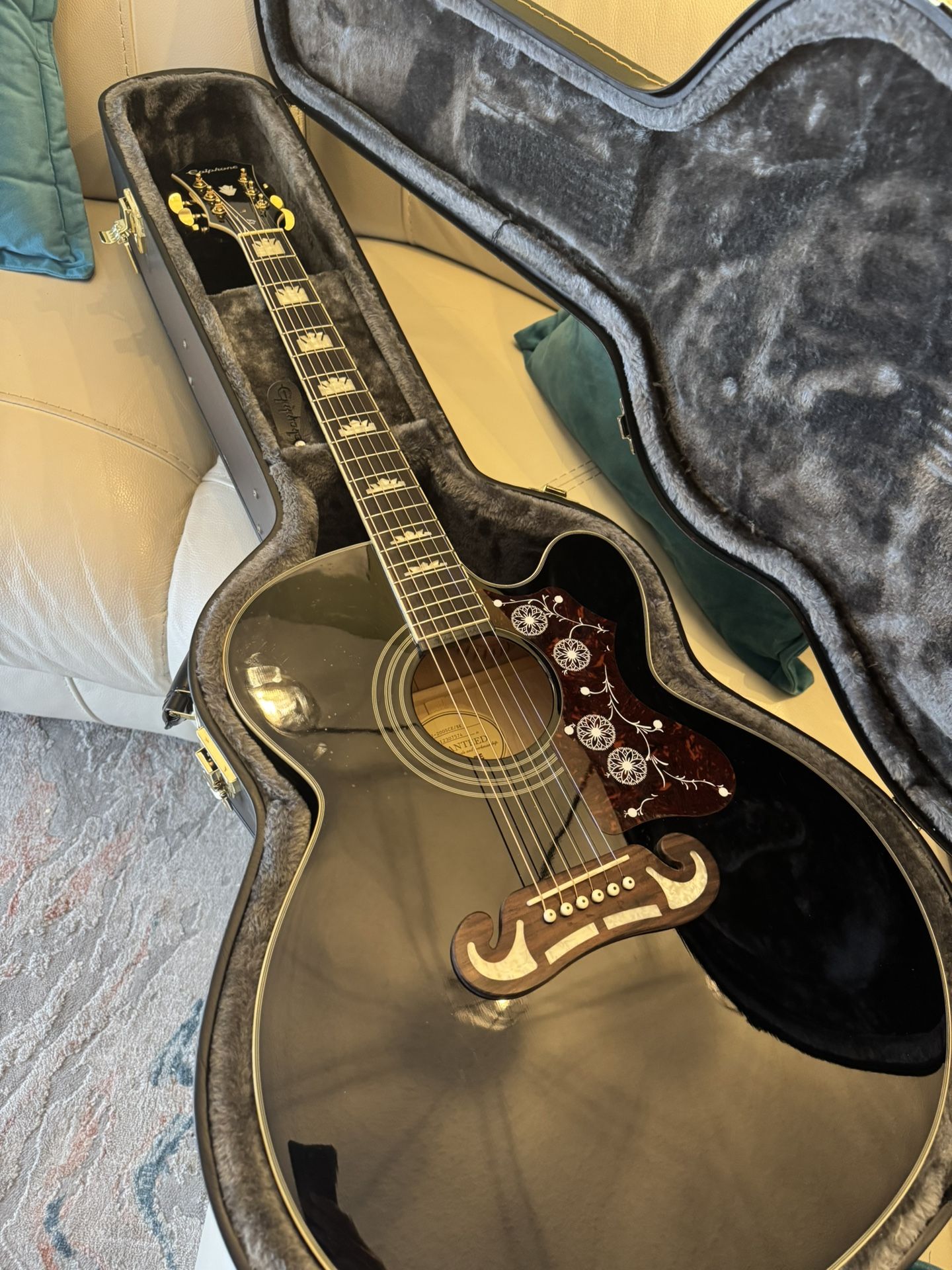 Electroacustic Guitar