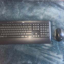 Logitech K540 Wireless Keyboard and Mouse set