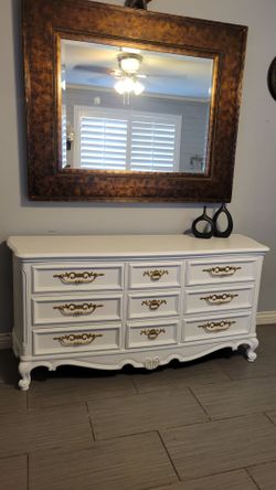 BEAUTIFUL SOLID WOOD FRENCH PROVINCIAL LONG DRESSER