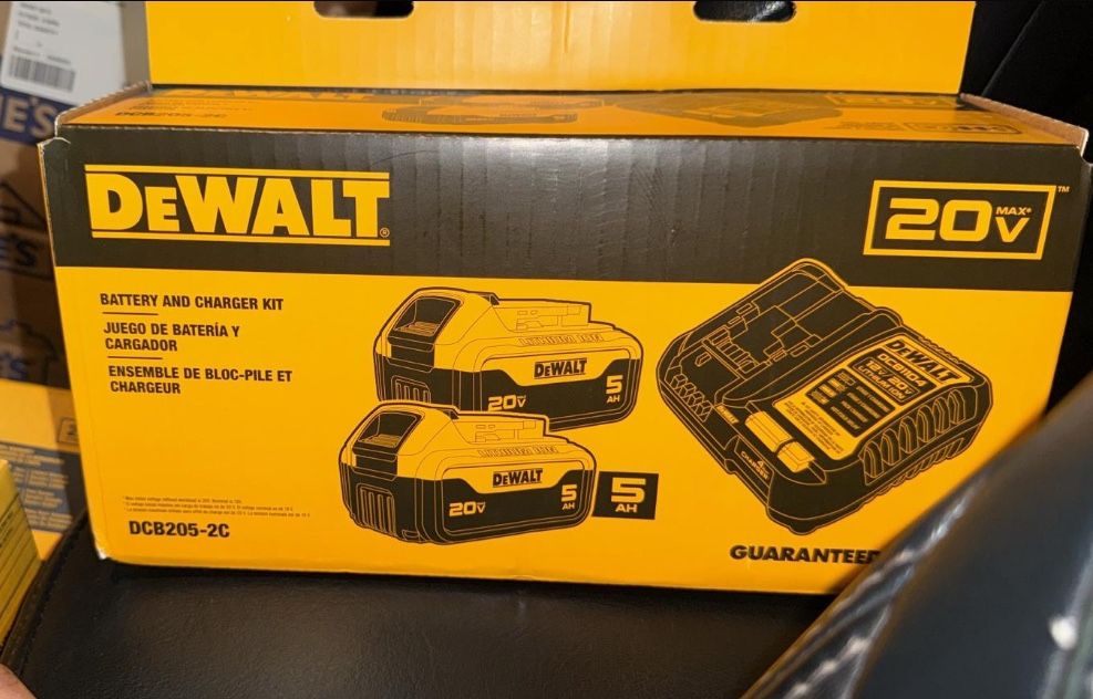 DEWALT 20 -Volt 2 -Pack Lithium-ion ( 5 Ah 5 Ah Battery and Charger )