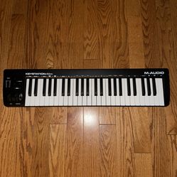 Keystation 49es MIDI Keyboard