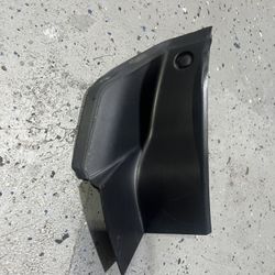 2021 - 2024 JEEP GRAND CHEROKEE L REAR LEFT TAILLAMP TRIM COVER OEM (contact info removed)1AB